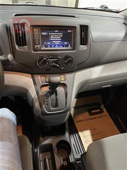 نیسان NV200